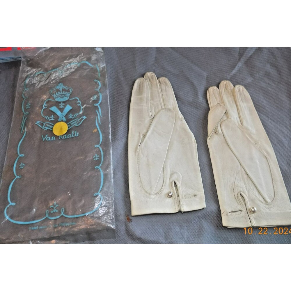 Pair of vintage women's gloves small Kaufman's Pittsburgh, PA